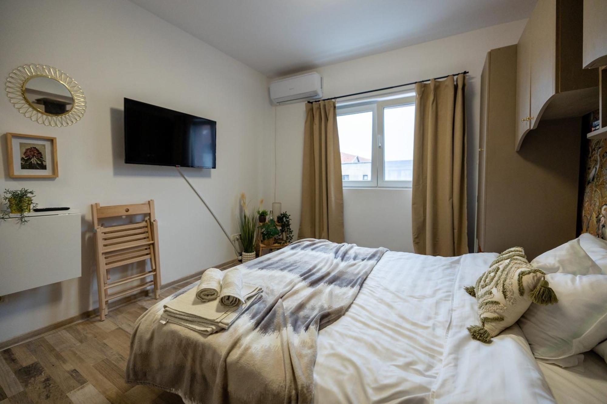 Cozy Studio Retreat - Quiet, Premium Stay Τιμισοάρα Εξωτερικό φωτογραφία